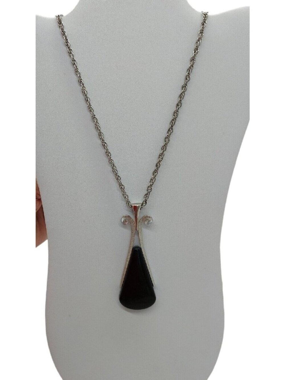 Avon Vintage Signed Silver Tone Black Tear Drop Pendant Necklace